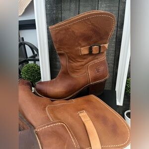 FRYE 77841 4003 D07 Leather Short Brown Carmel Cowboy Boots W 8.5